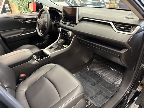 Used 2023 Toyota RAV4 XLE Premium image 17