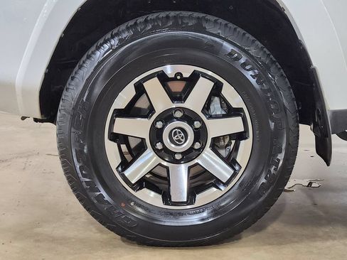 Used 2021 Toyota 4Runner TRD Off-Road Premium AWD/4WD image 24