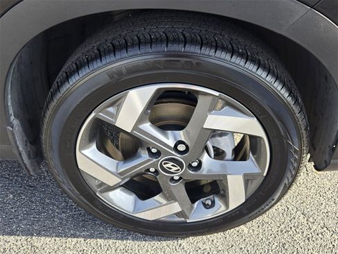 Certified 2024 Hyundai Venue SEL image 17