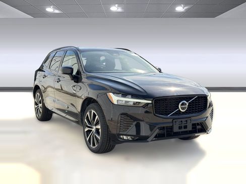 Used 2025 Volvo XC60 B5 Plus image 7