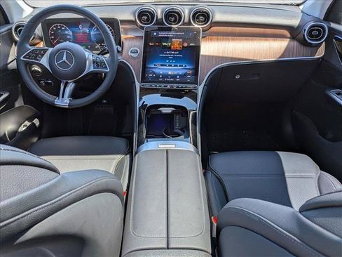 Used 2025 Mercedes-Benz GLC 350e 4MATIC image 19