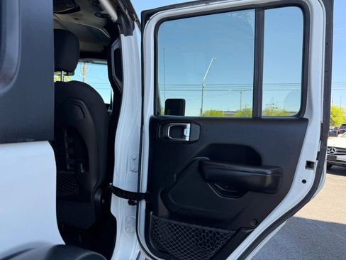 Used 2018 Jeep Wrangler Unlimited Rubicon w/ LED Lighting Group image 37