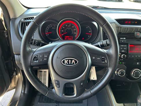 Used 2010 Kia Forte Koup SX FWD image 11