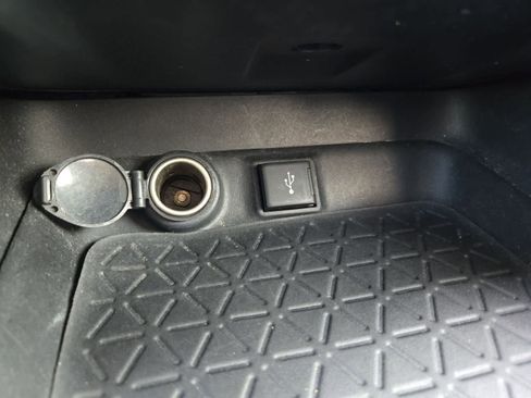 Used 2020 Toyota RAV4 XLE Premium FWD image 30