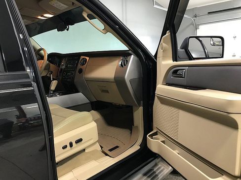 Used 2013 Ford Expedition XLT RWD image 12
