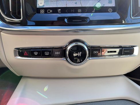 Used 2024 Volvo S60 B5 Plus w/ Climate Package image 33