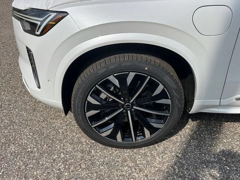 Used 2026 Volvo XC90 T8 Plus w/ Protection Package Premier AWD/4WD image 8
