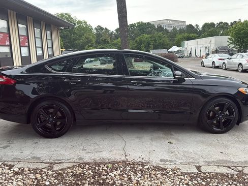 Used 2016 Ford Fusion SE FWD image 4