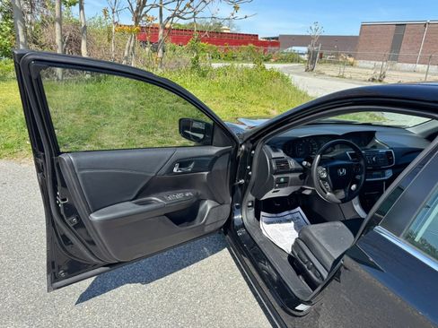 Used 2015 Honda Accord Sport image 10