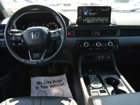 Used 2025 Honda Pilot TrailSport image 15