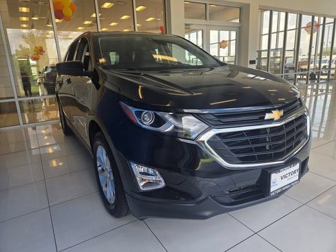 Used 2020 Chevrolet Equinox LT w/ Driver Convenience Package FWD image 3