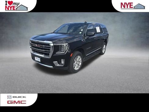 Used 2024 GMC Yukon SLT AWD/4WD image 1