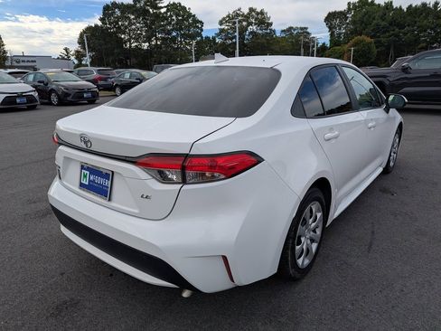 Used 2022 Toyota Corolla LE image 6