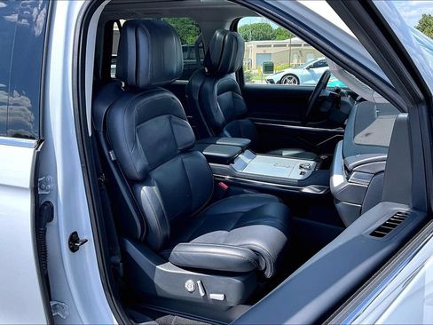 Used 2025 Lincoln Navigator L Reserve AWD/4WD image 31