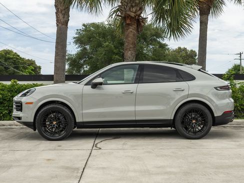 Used 2025 Porsche Cayenne Coupe AWD/4WD image 3