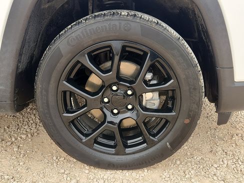 Used 2022 Jeep Compass Latitude image 7