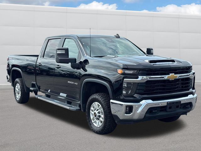 Used 2025 Chevrolet Silverado 2500 LT w/ Safety Package AWD/4WD image 8