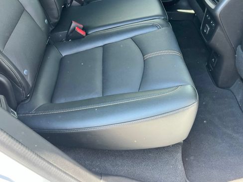 Used 2024 Chevrolet Equinox Premier AWD/4WD image 19