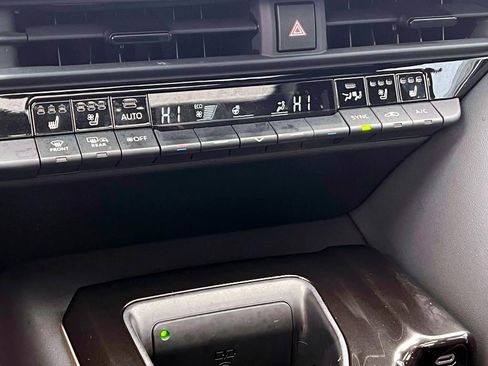 Used 2025 Toyota Crown Limited w/ Advanced Technology Package image 30