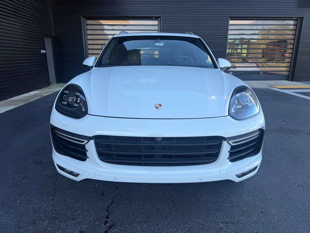 Used 2017 Porsche Cayenne Turbo AWD/4WD image 3