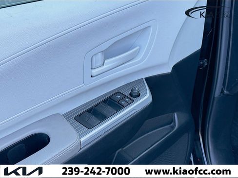 Used 2025 Toyota Sienna LE image 23