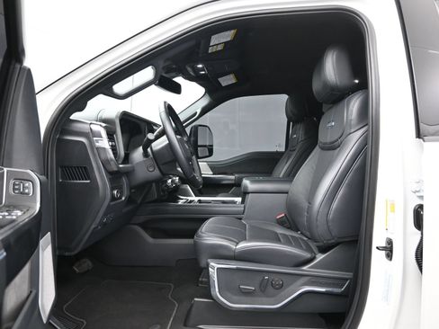 Used 2026 Ford F250 Platinum AWD/4WD image 9