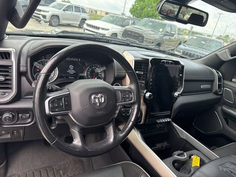 Used 2019 RAM 1500 Laramie AWD/4WD image 10