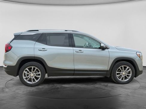 Used 2024 GMC Terrain SLT AWD/4WD image 11