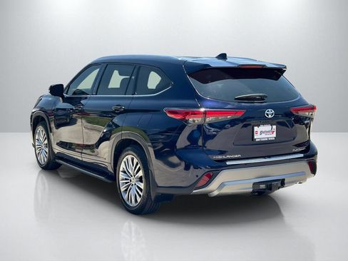 Used 2023 Toyota Highlander Platinum FWD image 7