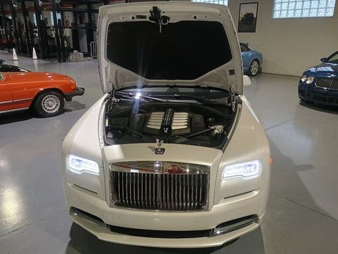 Used 2018 Rolls-Royce Dawn RWD image 28