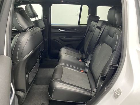 New 2025 Jeep Grand Cherokee Altitude image 32