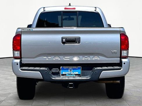 Used 2017 Toyota Tacoma TRD Sport w/ Premium & Technology Package RWD image 7