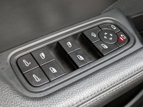 Used 2022 Porsche Cayenne S Platinum image 20