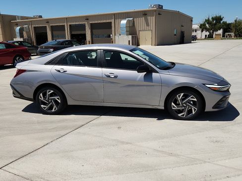 New 2025 Hyundai Elantra Sport image 5