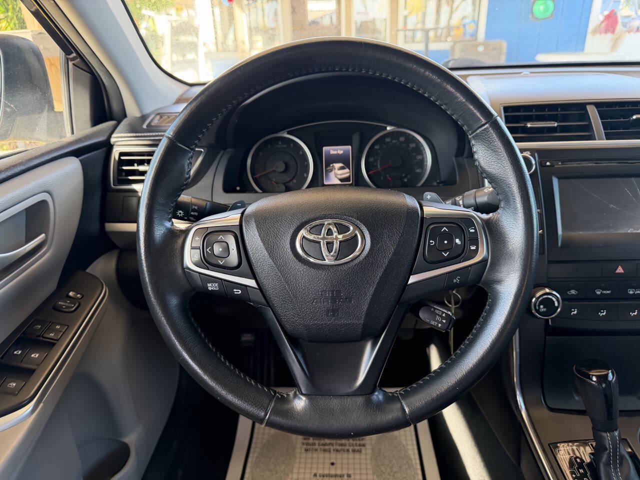 Used 2015 Toyota Camry SE FWD image 14
