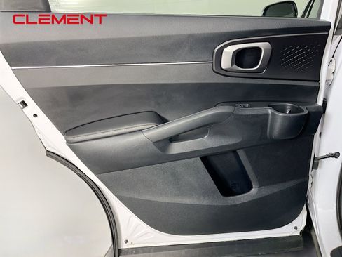 Used 2022 Kia Sorento LX FWD image 29