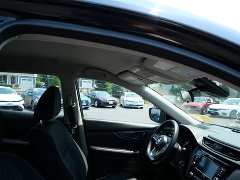 Used 2019 Nissan Rogue S AWD/4WD image 28