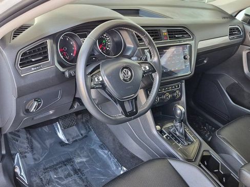 Used 2021 Volkswagen Tiguan SE FWD image 17