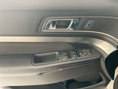 Used 2018 Ford Explorer XLT w/ Equipment Group 202A image 13