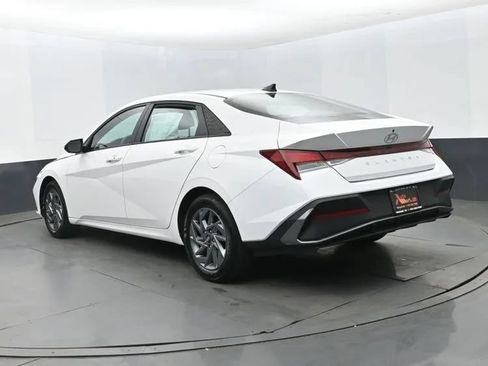 Used 2024 Hyundai Elantra SEL FWD image 9