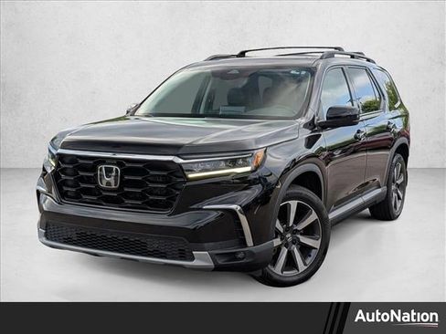 Used 2023 Honda Pilot Touring image 1