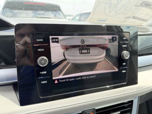 New 2026 Volkswagen Taos SE FWD image 19