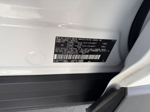 Used 2025 Toyota RAV4 XLE image 30