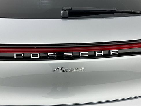 Used 2025 Porsche Macan image 35