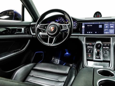 Used 2020 Porsche Panamera image 24