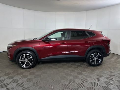 Used 2024 Chevrolet Trax RS w/ Sunroof Package image 13