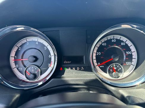 Used 2020 Dodge Grand Caravan SE FWD image 19