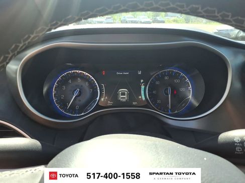 Used 2023 Chrysler Pacifica Touring-L FWD image 18