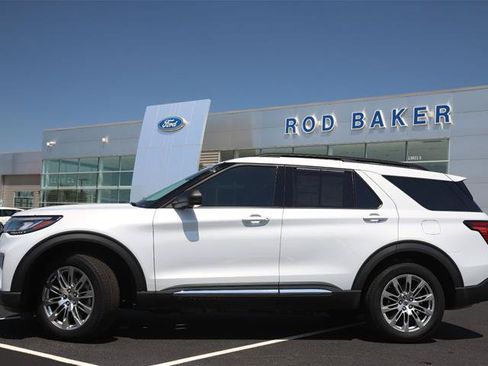 Certified 2025 Ford Explorer Active w/ Active Comfort Package AWD/4WD image 3