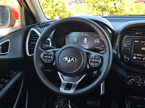 Used 2025 Kia Soul LX w/ LX Technology Package image 22